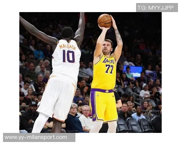 东契奇神勇表现三分球与突破上篮齐发力已砍下23分助球队争胜